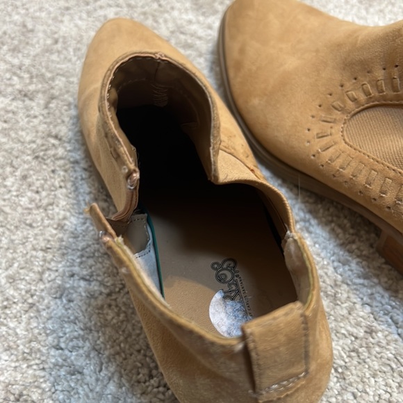 🌻3 for $10🌻 Carlos Santana tan Booties - Picture 9 of 10